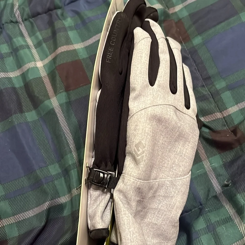 NWT woman’s Free Country softshell gloves